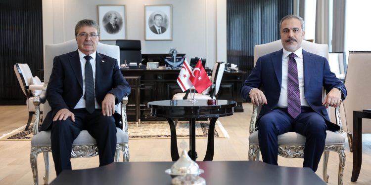 Başbakan Üstel, TC Dışişleri Bakanı Fidan ile görüştü