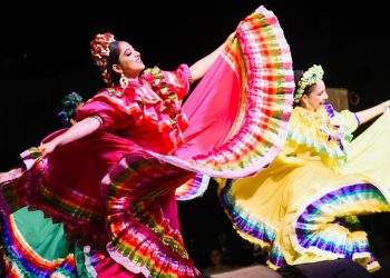 14. Uluslararası Lefkoşa Halk Dansları Festivali başladı