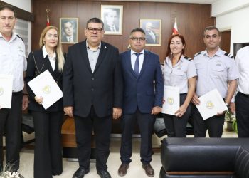 Maliye Bakanı Berova, uyuşturucu tespit eden gümrük memurlarını ödüllendirdi