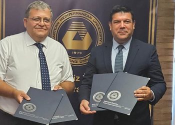 Doğu Akdeniz Üniversitesi ile Kıbrıs Vakıflar İdaresi arasında burs ve akademik çalışmaları içeren protokol imzalandı