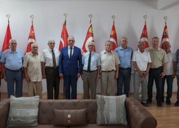 Taçoy, Kıbrıs TMT Mücahitler Derneği’ni ziyaret etti