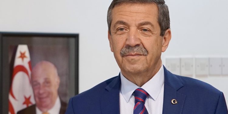 Dışişleri Bakanı Ertuğruloğlu’ndan, Buse Savaşkan’a tebrik