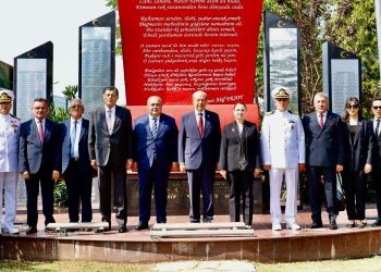 Cumhurbaşkanı Tatar, Bartın Şehitliği’ni ziyaret etti