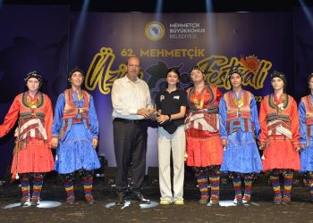 Cumhurbaşkanı Tatar, 7’nci Uluslararası Altın Salkım Halk Dansları Festivali’ne katıldı