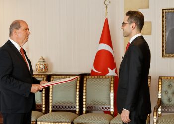Türkiye Cumhuriyeti Lefkoşa Büyükelçisi Yasin Ekrem Serim Cumhurbaşkanı Ersin Tatar’a güven mektubunu sundu