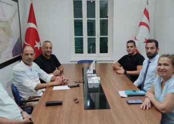 Hemşireler ve Ebeler Sendikası sivil toplum örgütleriyle siyasi partileri ziyaret ediyor