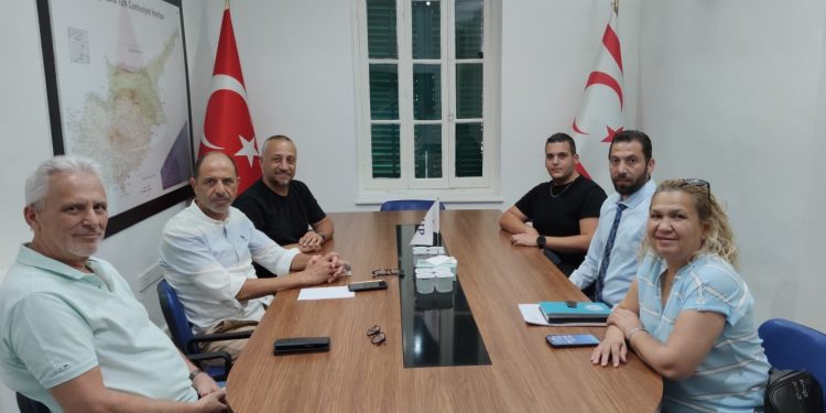 Hemşireler ve Ebeler Sendikası sivil toplum örgütleriyle siyasi partileri ziyaret ediyor