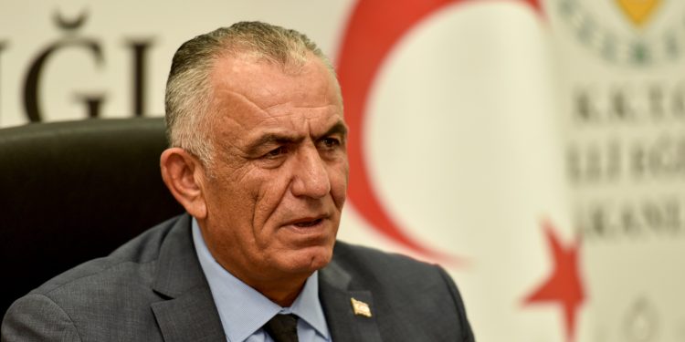 Çavuşoğlu, okulların açılmasının ertelenmesini değerlendirdi:’Hükümet olarak öğretmen eksikliklerinden kaynaklanabilecek güvenlik sorunlarını dikkate aldık’