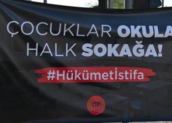 CTP,  okulların açılışının ertelenmesini protesto etmek amacıyla eylem yaptı