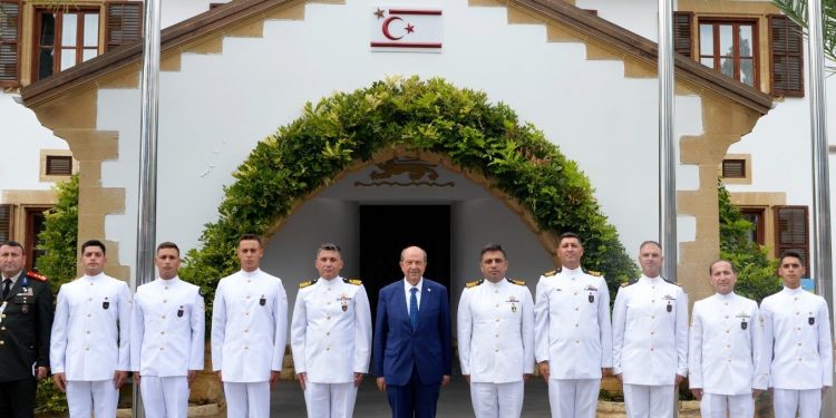 Cumhurbaşkanı Tatar, Deniz Astsubay Meslek Yüksek Okulu Komutan ve öğrencilerini kabul etti