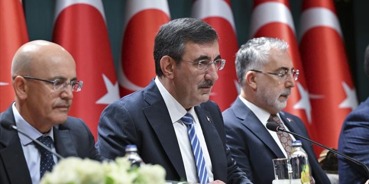 Türkiye’de ekonominin 3 yıllık yol haritası: Yeni Orta Vadeli Program açıklandı