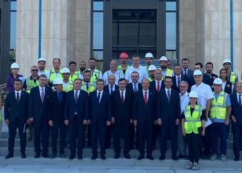 Cumhurbaşkanı Tatar ile Türkiye Cumhurbaşkanı Yardımcısı Yılmaz inşaat alanında incelemelerde bulundu