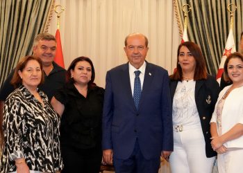 Cumhurbaşkanı Tatar, Değirmenlik Sanat Derneği Başkanı ve yönetim kurulu üyelerini kabul etti