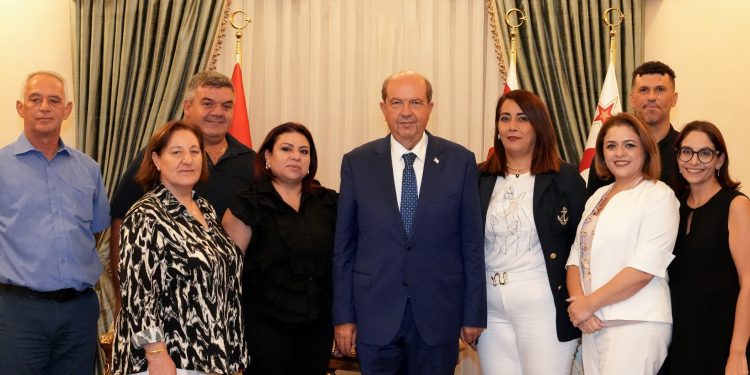 Cumhurbaşkanı Tatar, Değirmenlik Sanat Derneği Başkanı ve yönetim kurulu üyelerini kabul etti