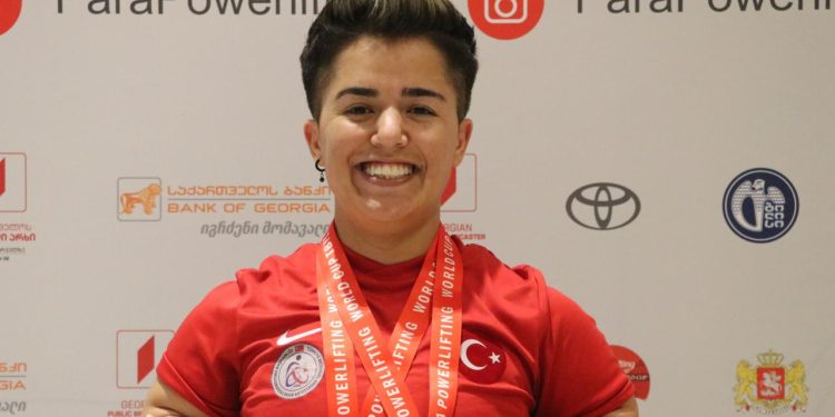 Besra Duman'dan para halterde gümüş madalya