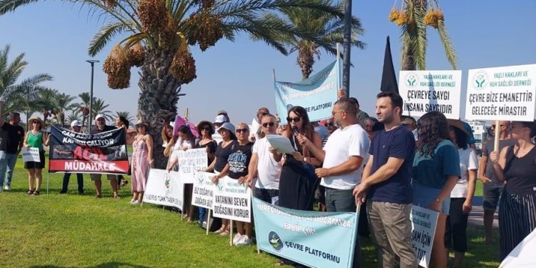 Çevre Platformu “adanın doğal kaynaklarını korumak” amacıyla İskele’de eylem yaptı