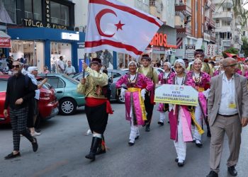 İskele Belediyesi Yıldızlar Halk Dansları Topluluğu, Silifke’de festivale katıldı