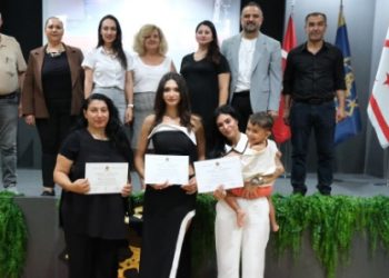 KAÜSEM’in Temel Moda Tasarım kursiyerleri sertifikalarını aldı