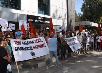 KTOEÖS, Cumhurbaşkanlığı Yerleşkesi ve Eğitim Bakanlığı önünde eylem yaptı