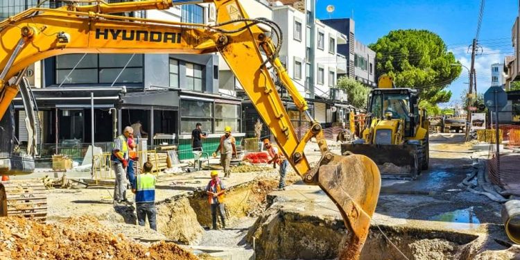 Mehmet Akif Caddesi yeniden trafiğe açıldı