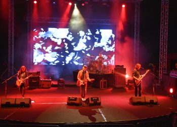 Mor ve Ötesi dün akşam Girne’de konser verdi