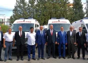 İş insanlarından Dr. Burhan Nalbantoğlu Devlet Hastanesi’ne 3 ambulans