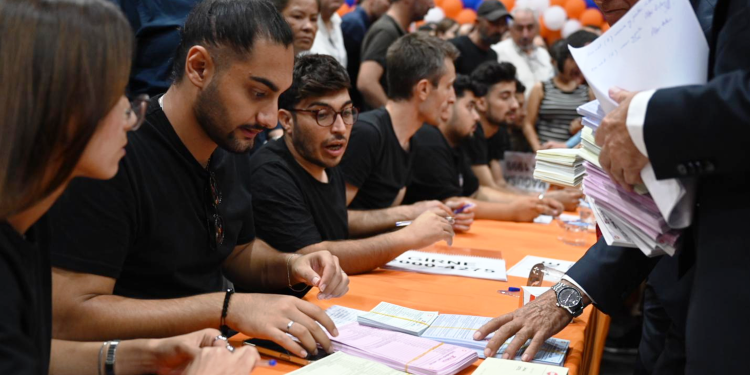 UBP Kurultayı’nda oy verme işlemi saat 24.00’e kadar uzatıldı