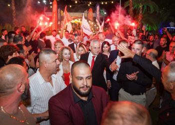 Taçoy “İrade Buluşması” etkinliğinde partililerle bir araya geldi