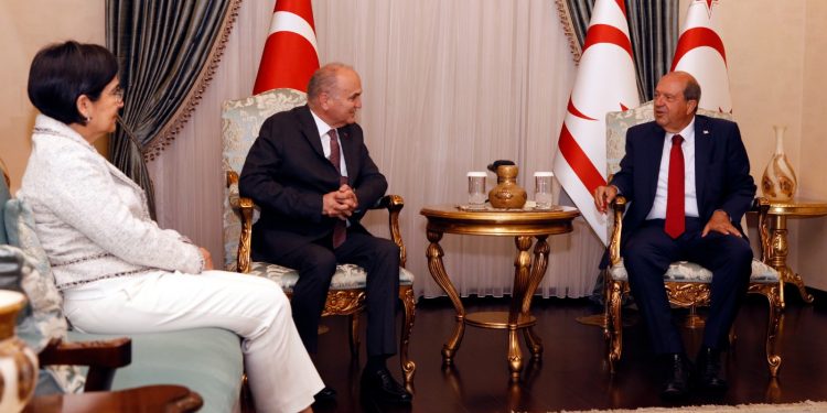 Cumhurbaşkanı Tatar, Düzce Belediye Başkanı Özlü’yü kabul etti