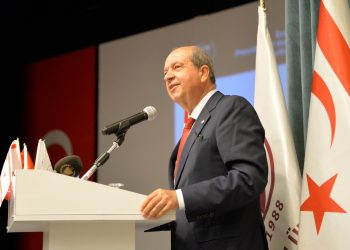 Cumhurbaşkanı Tatar, YDÜ’de ilk dersi verdi