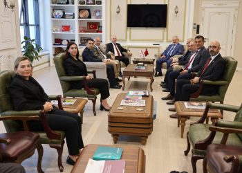 Töre, Artvin Çoruh Üniversitesi’ni ziyaret etti
