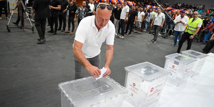 UBP Kurultayı’nda oy verme işlemi başladı