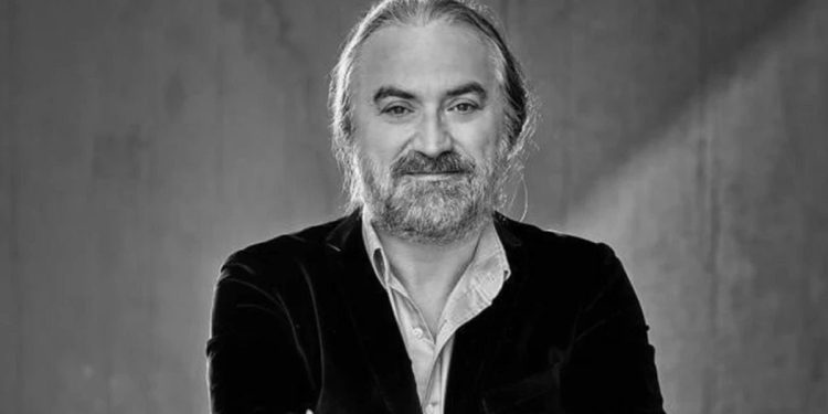 Konser amacıyla KKTC’de bulunan sanatçı Volkan Konak rahatsızlanarak hayatını kaybetti