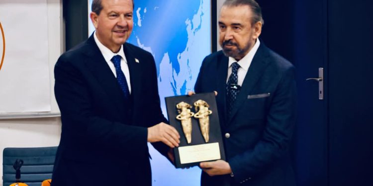 Birinci Sanat ve İpek Denizli Sanat Atölyesi Dünya Tiyatro Günü’nde ödüller verdi