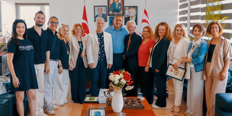 Kıbrıs Sanat Derneği ve Kardeş Korolar’dan Başkan Uluçay’a ziyaret…