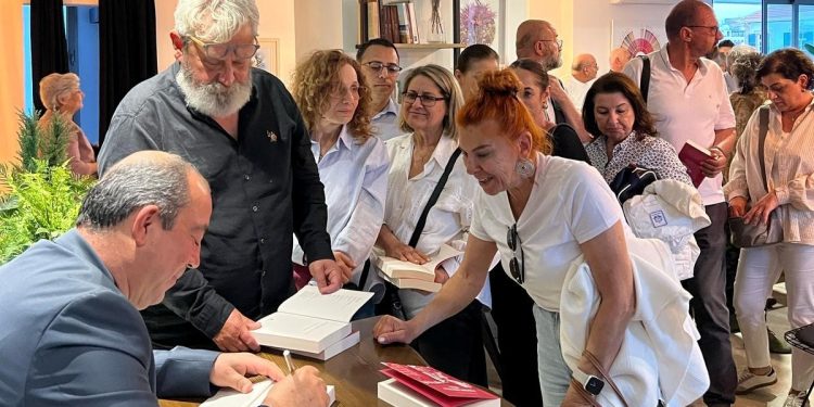 Başaran Düzgün’ün ikinci romanı Pembe Boyalı Oda’nın tanıtımı yapıldı