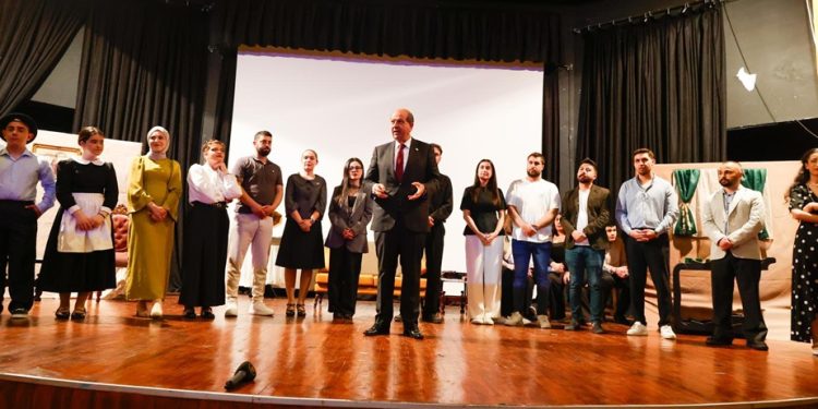 Cumhurbaşkanı Tatar, “Latif Bey” tiyatro oyununu izledi