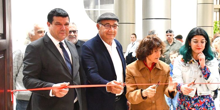 Günay Güzelgün’ün retrospektif sergisi DAÜ’de açıldı