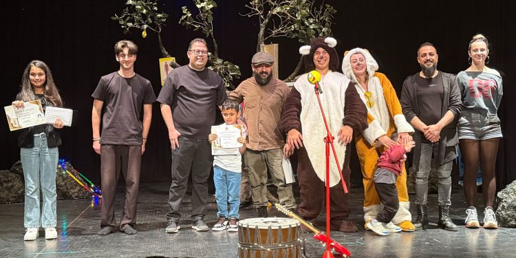 ‘Her Şeyi Bilen Kitap’ oyunu Girne’de ilk kez sahnelendi