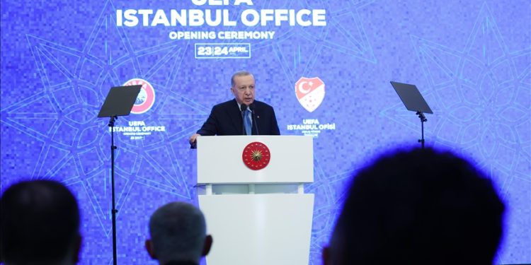 Erdoğan: Deprem günlük siyasete alet edilemez