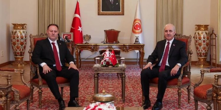 Öztürkler,Kurtulmuş’a geçmiş olsun dileklerini iletti