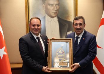 TC Cumhurbaşkanı Yardımcısı Yılmaz, Öztürkler’i yeni makamında ziyaret etti