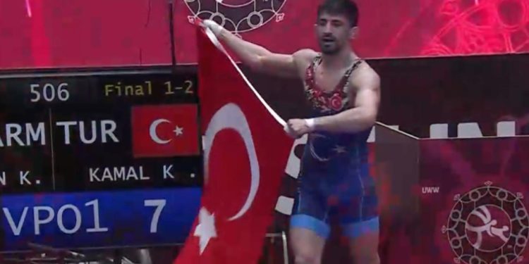 Milli güreşçi Kerem Kamal Avrupa şampiyonu oldu