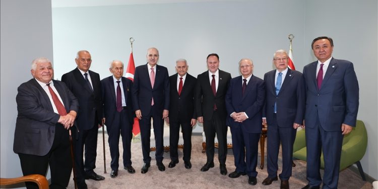 TBMM Başkanı Kurtulmuş, Lefkoşa’da TDT Aksakallar Konseyi üyeleriyle görüştü