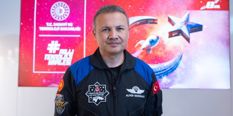 Türkiye’nin ilk astronotu Gezeravcı, TEKNOFEST KKTC’deydi