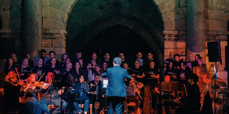 Mağusa Kent Orkestrası, efsanelerin şarkılarını seslendirdi