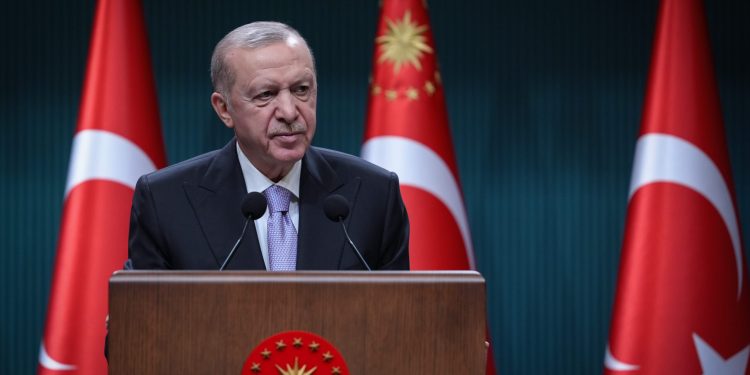 Erdoğan’dan PKK’nın feshi kararına ilişkin açıklama: “Terörsüz Türkiye sürecinde kritik bir eşiği daha aştık”