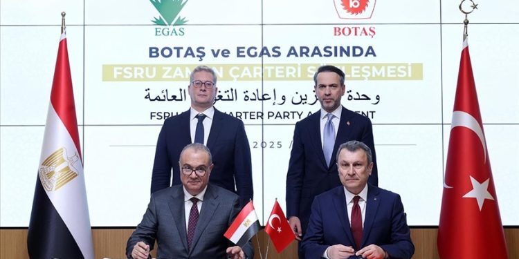 Bayraktar, BOTAŞ’a ait FSRU’nun ilk kez yurt dışında görev yapacağını bildirdi