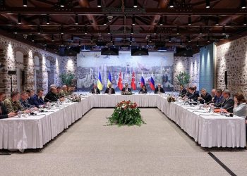 İstanbul’da Ukrayna, Rusya ve Türkiye heyetlerinin görüşmesi devam ediyor