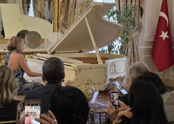 Piyanist Rüya Taner, Londra’da konser verdi